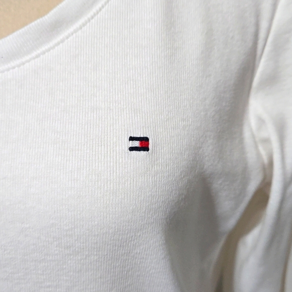 Tommy Hilfiger Women's White longsleeve. Size L. EUC - Picture 2 of 8